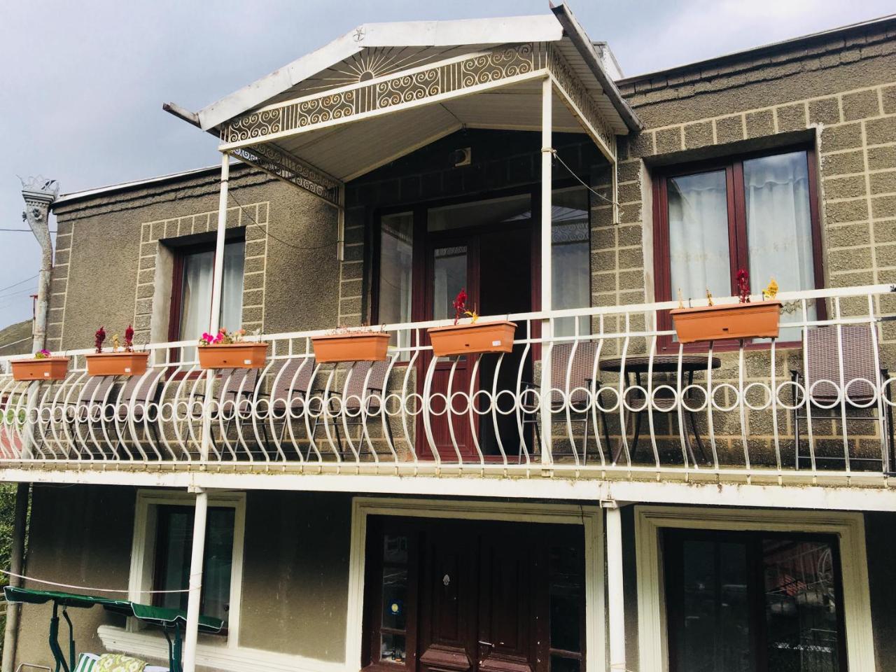קזבגי Maia'S Guest House Gergeti מראה חיצוני תמונה